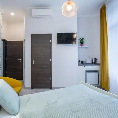 Ultra Sunny New בודפשט